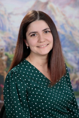 Заместитель директора по АХР Тырина Динара Батыровна